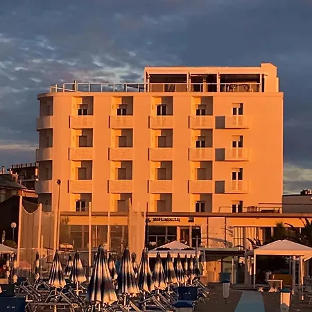 Отель Hotel Spiaggia 3*